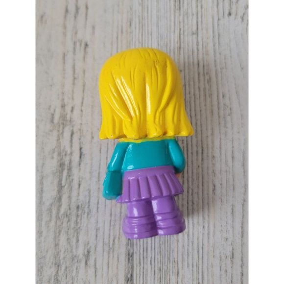 Blonde girl mom shopping day out toy play figure - Picture 4 of 5